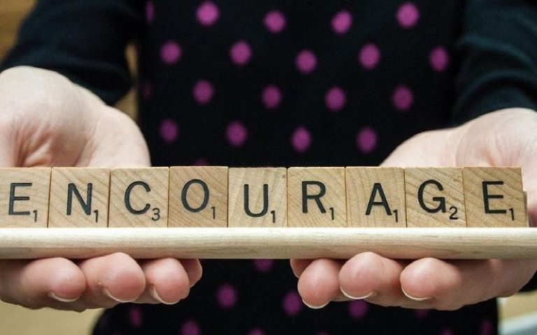 Động từ của courage là gì?